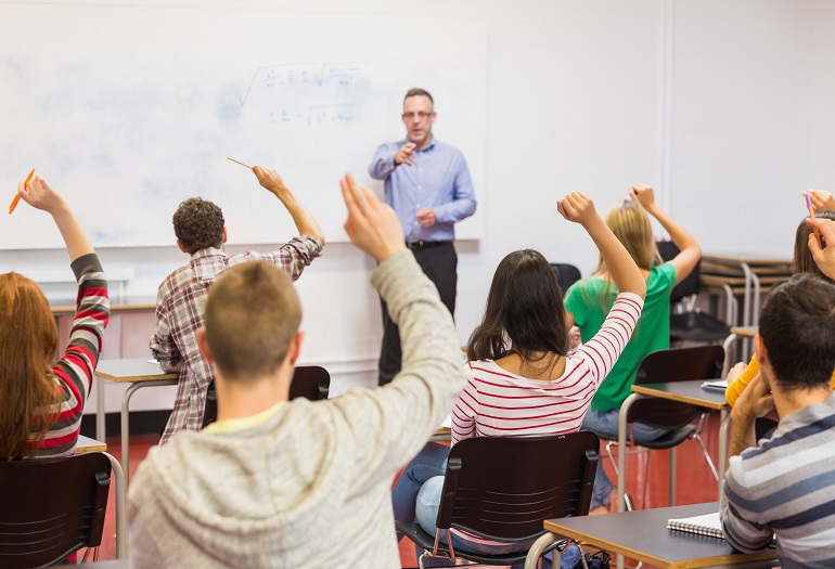 È reato la falsa attestazione della presenza dell'alunno sul registro di  classe